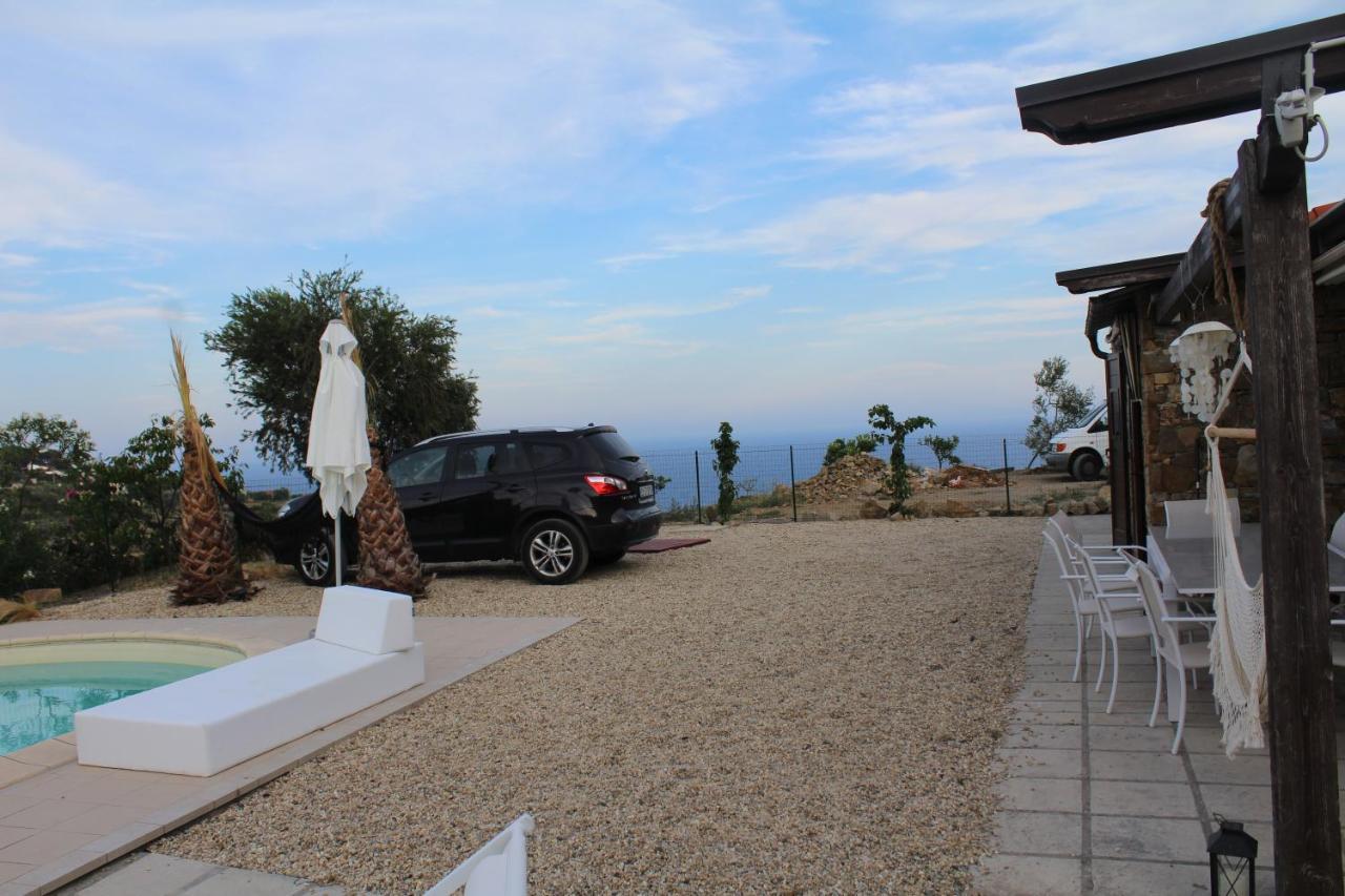 Villa Clicla - Pool, Sea,Hommock Swing And Laziness Imperia Bagian luar foto