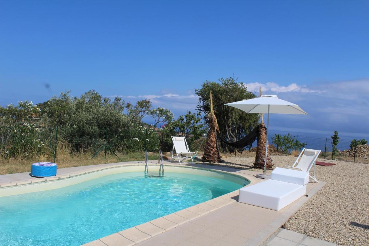 Villa Clicla - Pool, Sea,Hommock Swing And Laziness Imperia Bagian luar foto