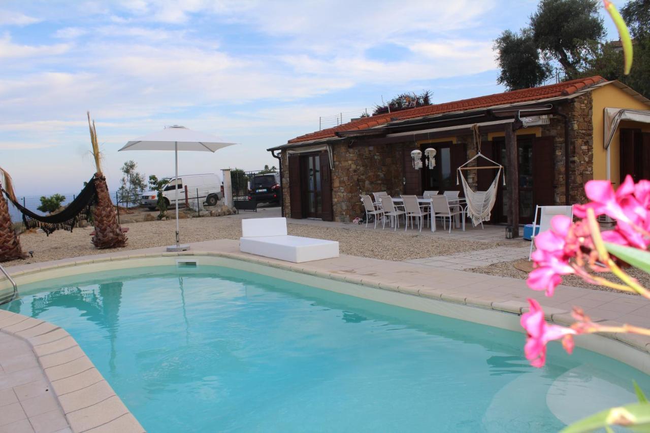 Villa Clicla - Pool, Sea,Hommock Swing And Laziness Imperia Bagian luar foto